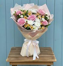 Букет цветов из:  Гвоздики, Орхидеи и Розы в Анучино