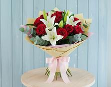 Букет цветов из:  Лилии и Розы в Анучино