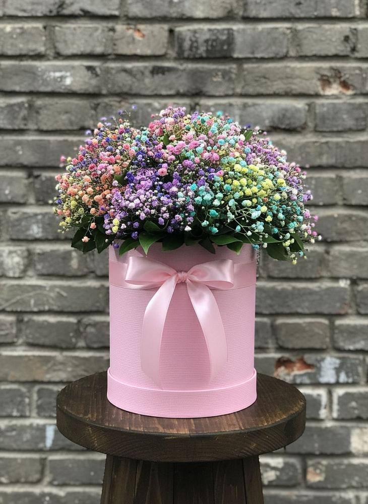 Цветочная композиция из Гипсофила и Розы в шляпной коробке в Анучино