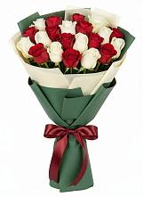 Букет Микс из красных и белых роз в Анучино