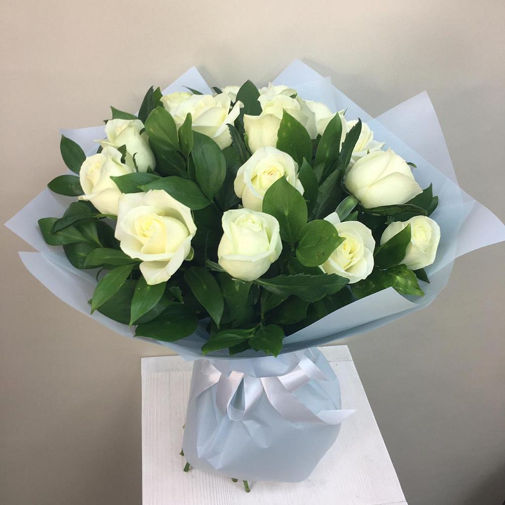 Букет 15 Белых роз Проуд в Анучино