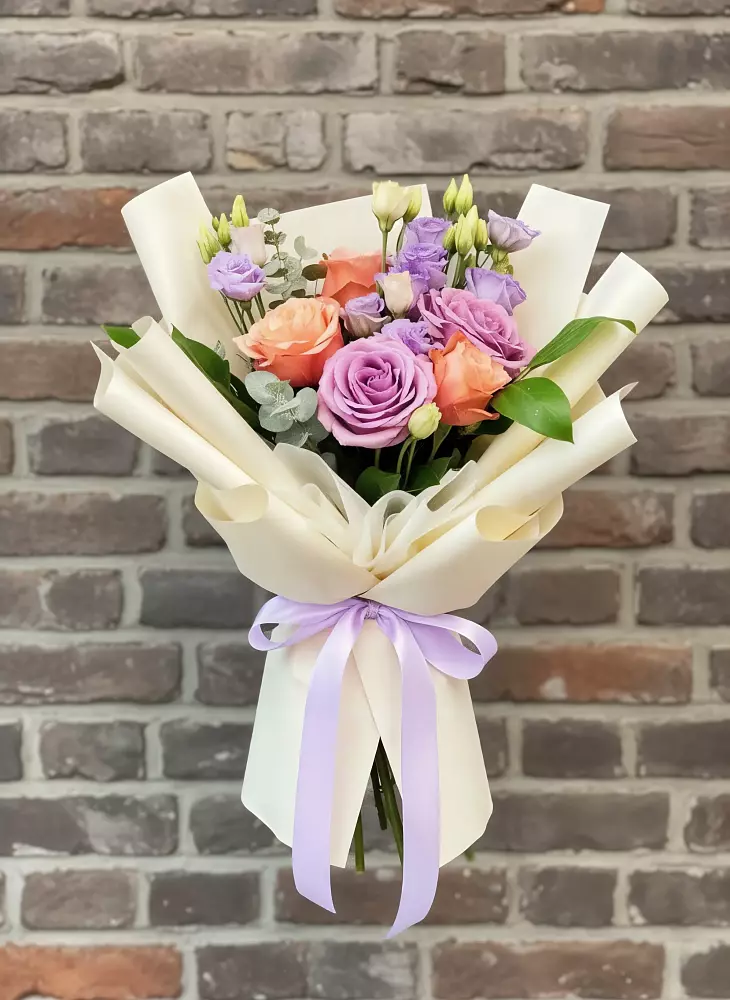 Букет цветов из: Лизиантусы и Розы в Анучино