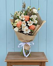 Букет цветов из:  Альстромерии, Лизиантусы, Розы и Хризантемы в Анучино