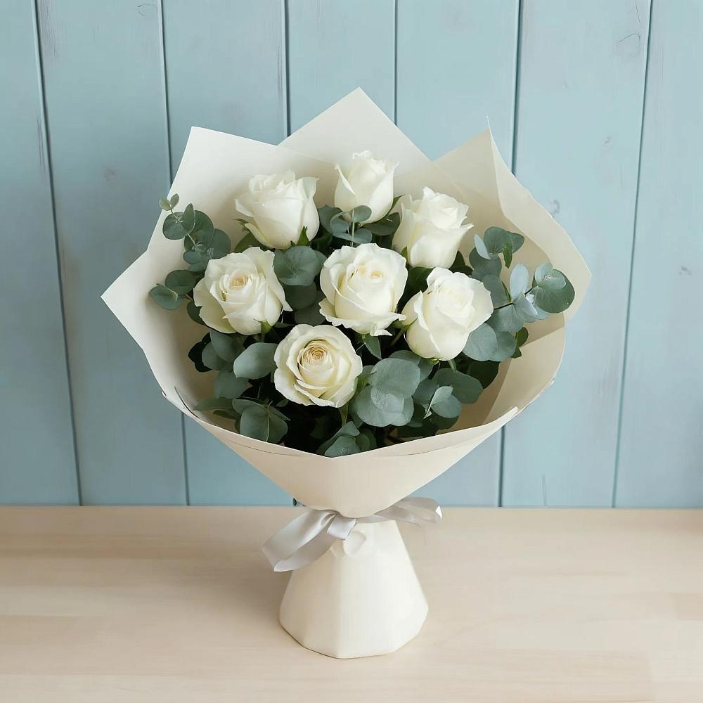 Букет Белые розы в Эвкалипте в Анучино