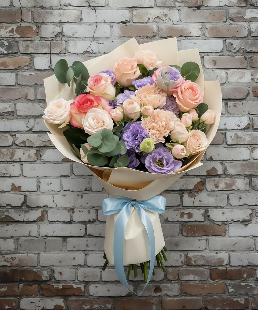 Букет цветов из: Розы, Лизиантусы и Гвоздики в Анучино