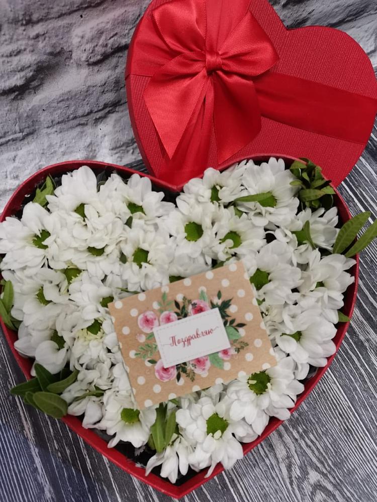 Цветочная композиция из Хризантемы в виде сердца в Анучино