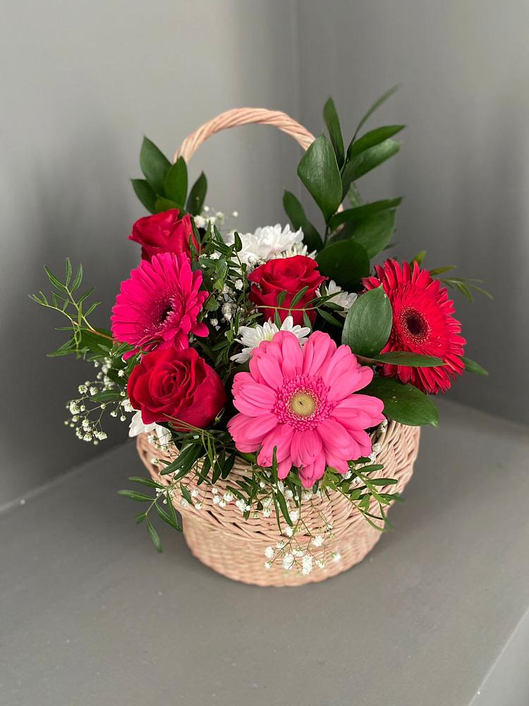 Цветочная композиция из Розы, Хризантемы и Герберы в корзине в Анучино