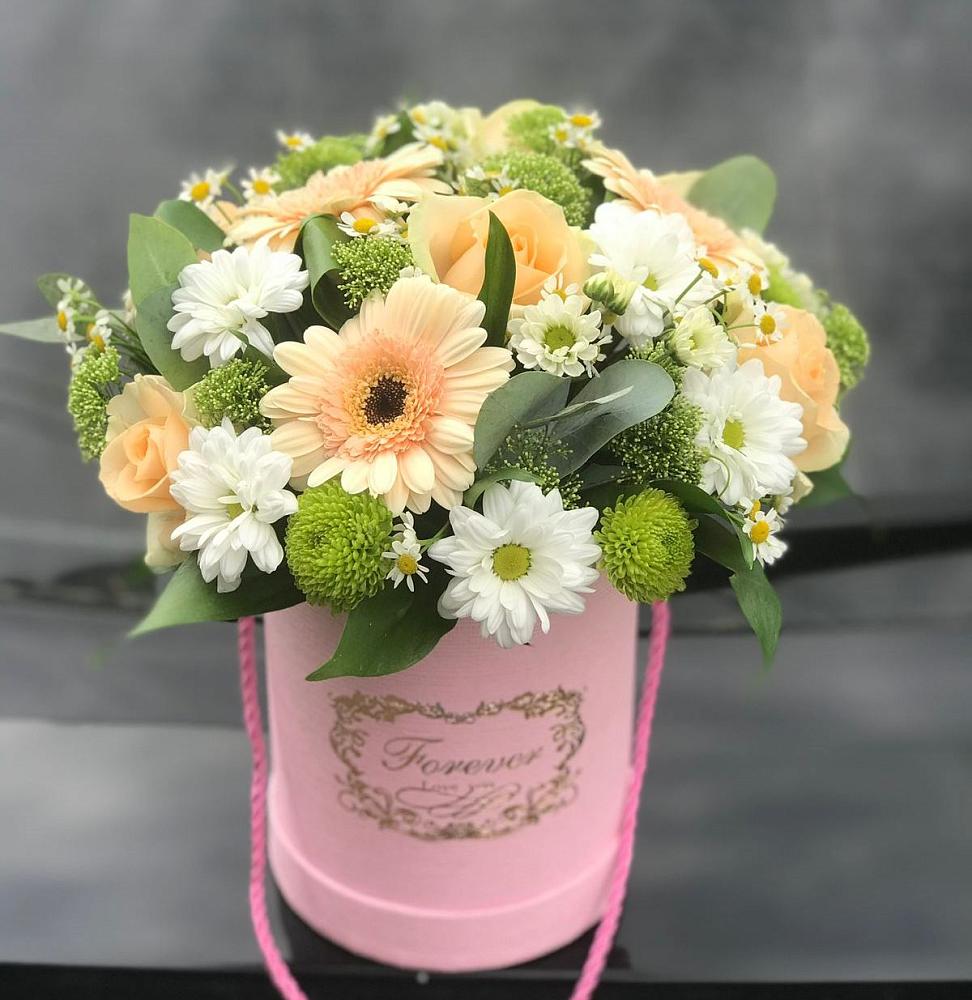 Цветочная композиция из Розы, Герберы и Хризантемы в шляпной коробке в Анучино