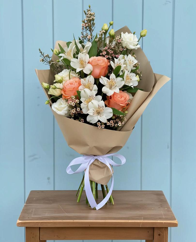 Букет цветов из: Альстромерии, Лизиантусы, Розы и Хризантемы в Анучино