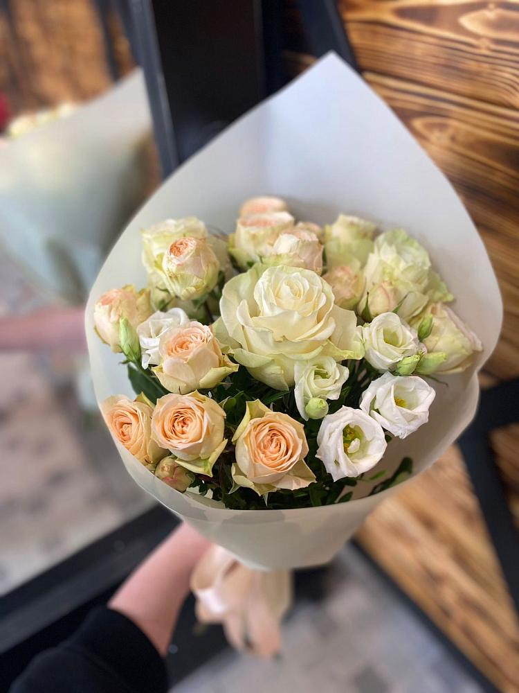 Букет цветов из: Розы и Лизиантусы в Анучино