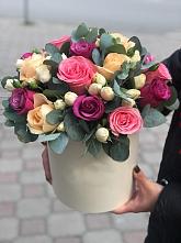 Цветочная композиция из Розы в шляпной коробке в Анучино
